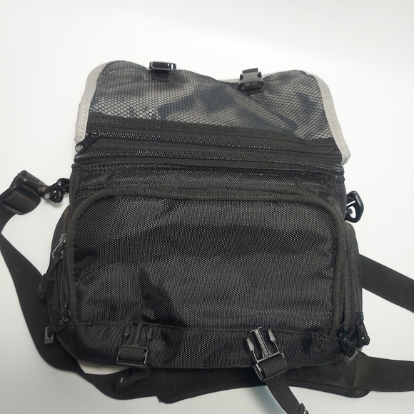 Nikon Compact Digital SLR Accessories Bag, Black Gray - Picture 8 of 14